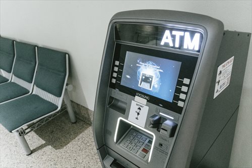ATMは多額のコストが掛かっている